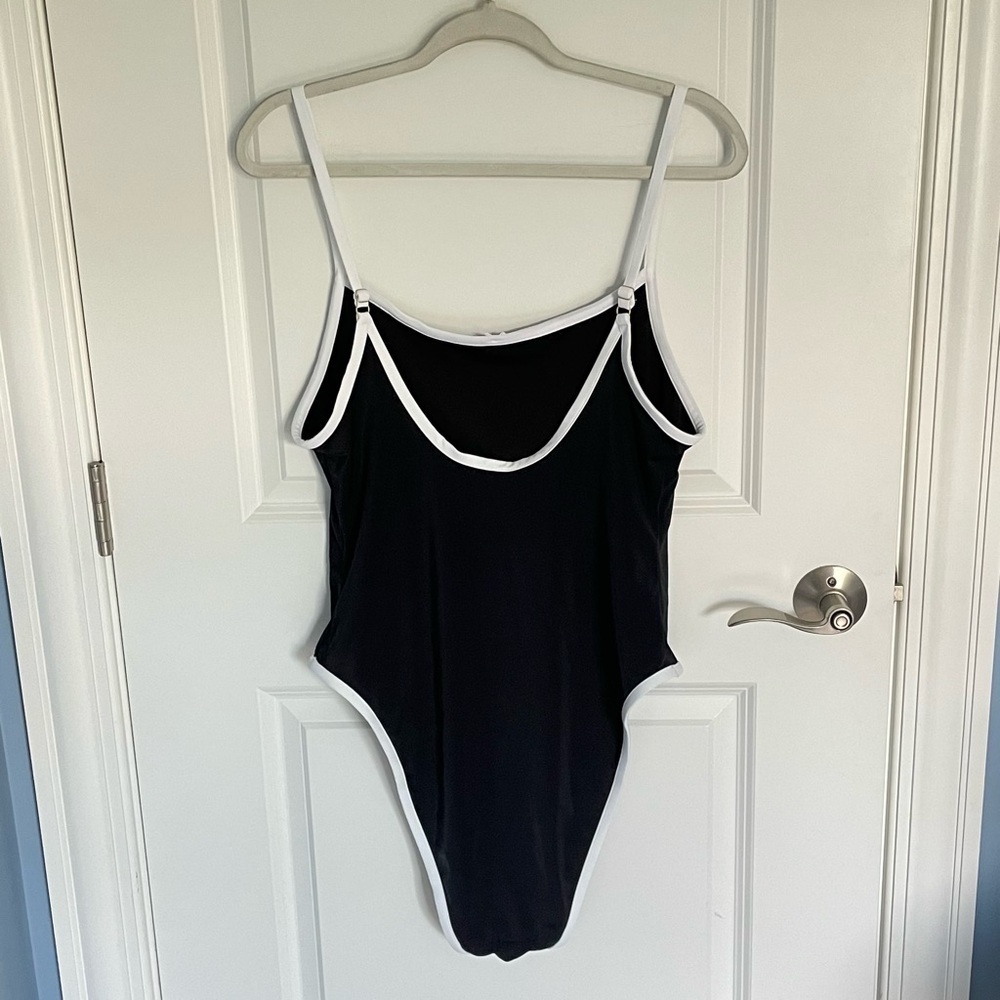 New! Pink x Frankie’s Bikinis Poppi one piece Swimsuit black binded 47343 - Picture 5 of 11